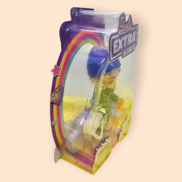 Barbie Extra Minis Doll #3 (Wearing Emoji-Printed 2-Piece Fashion Outfit) - Picture 5 of 6